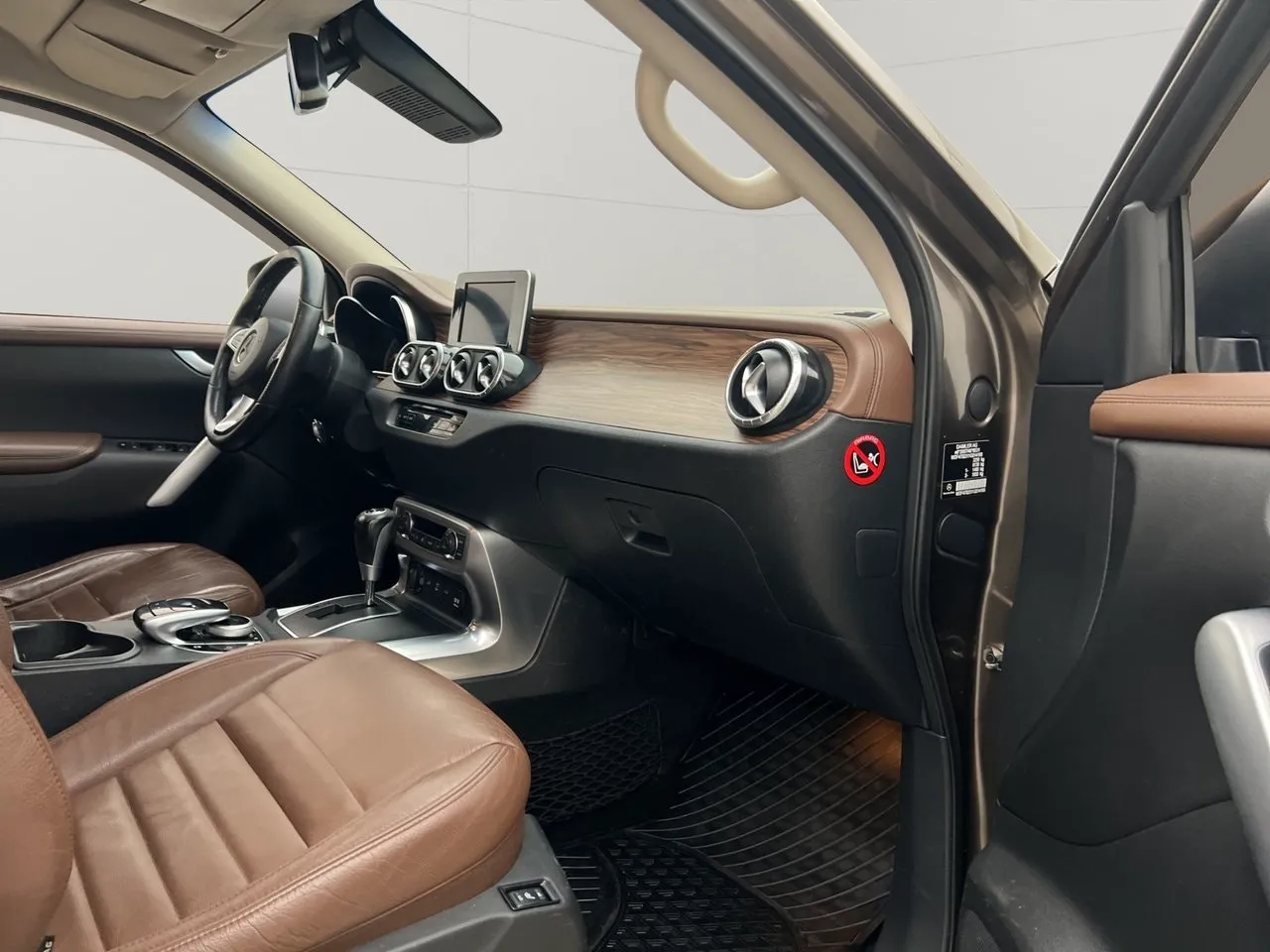 Vehicle image 30