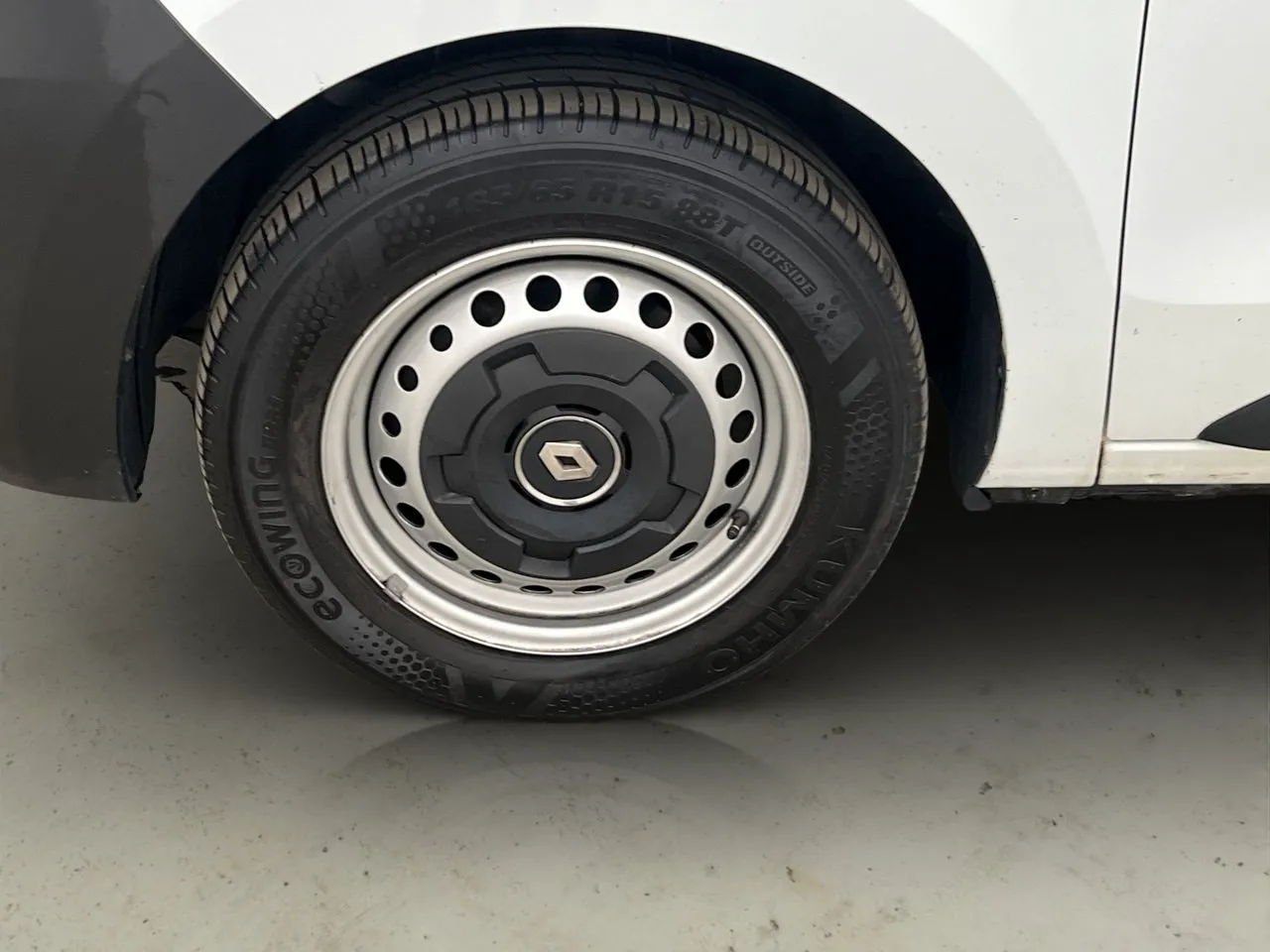 Vehicle image 25