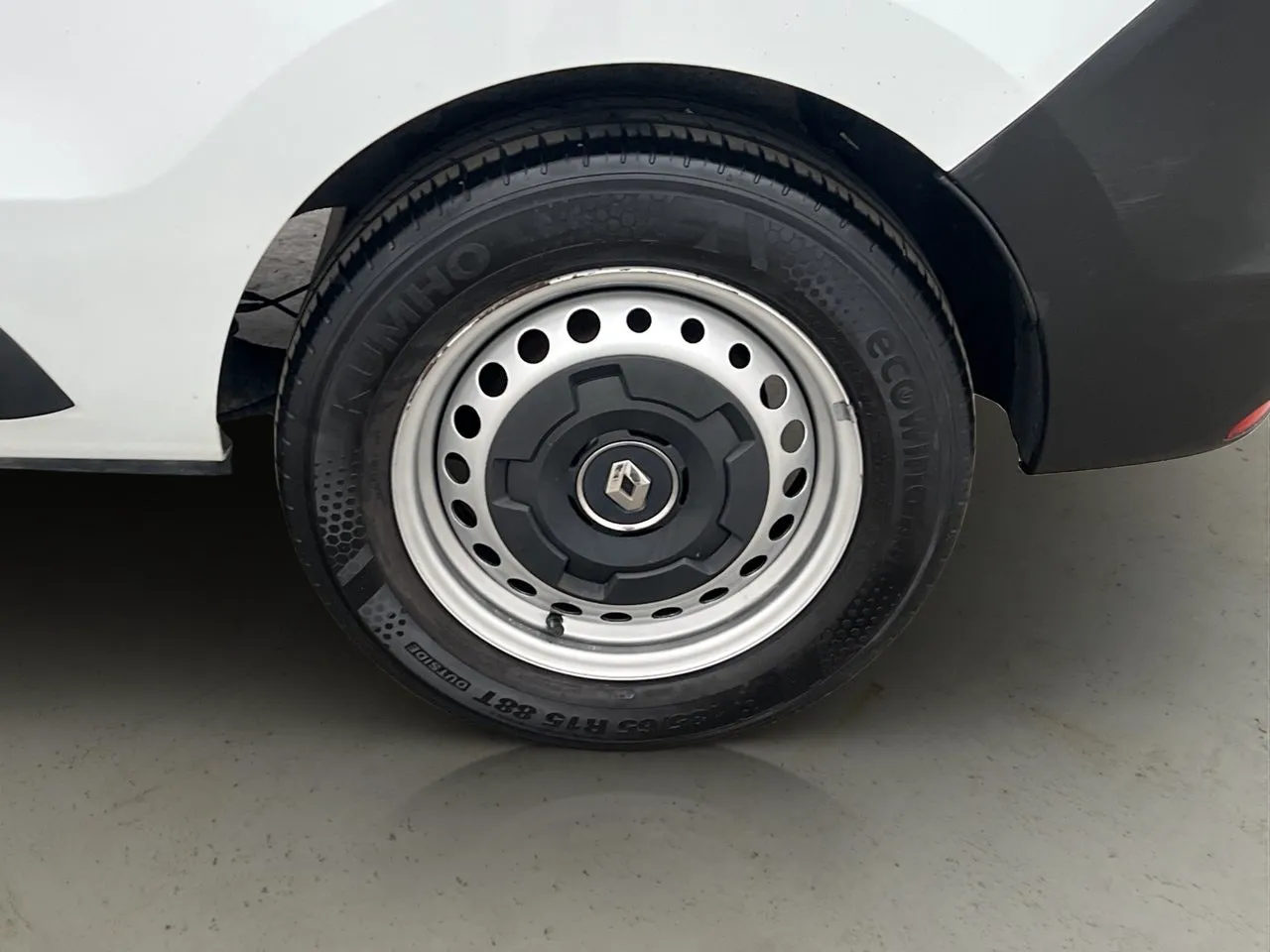 Vehicle image 26