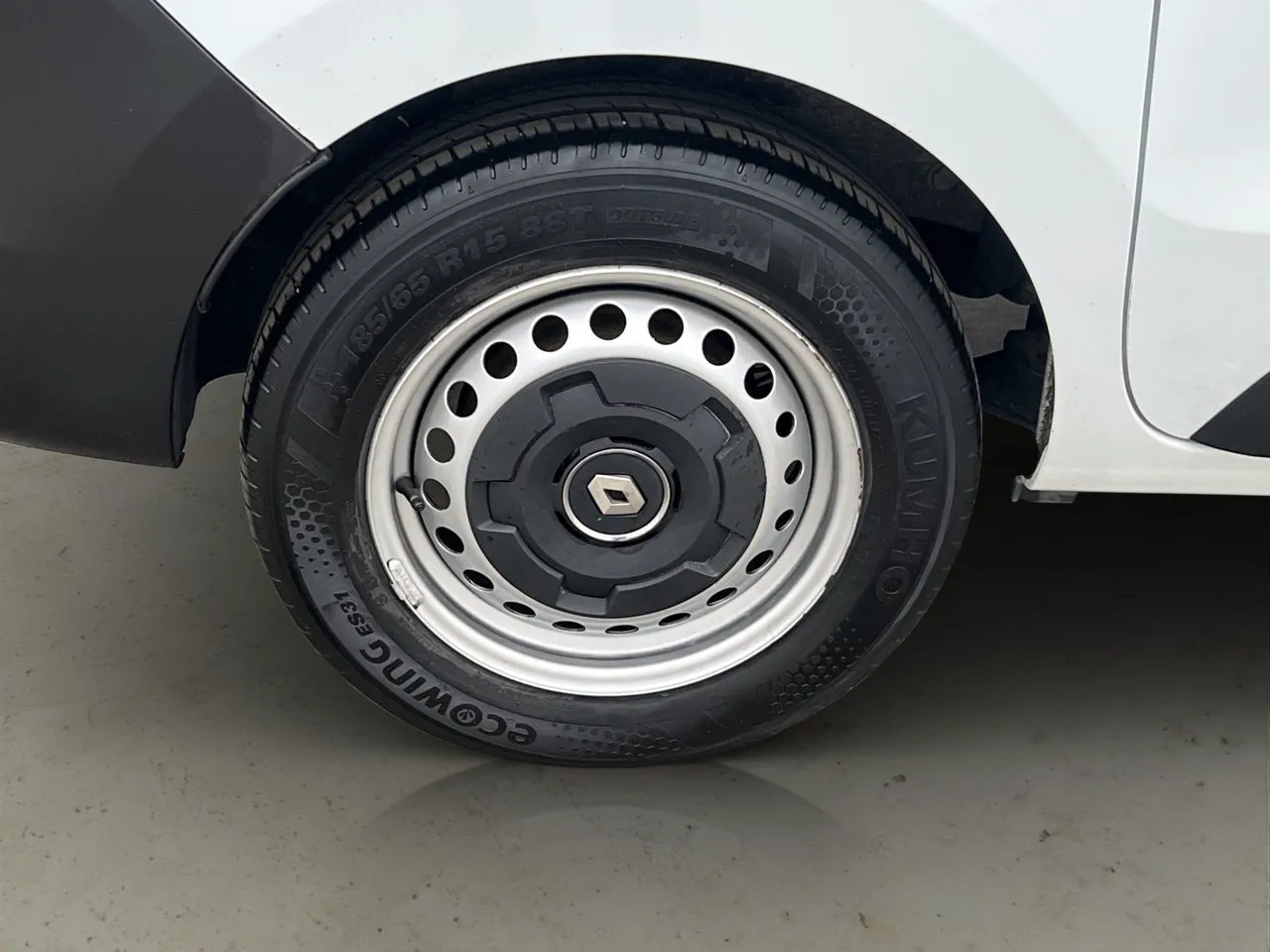 Vehicle image 27