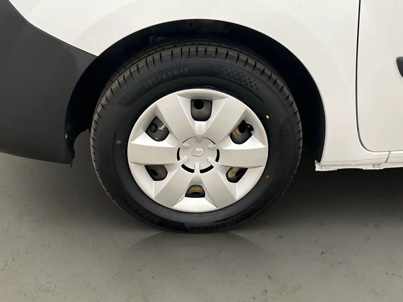 Vehicle image 21