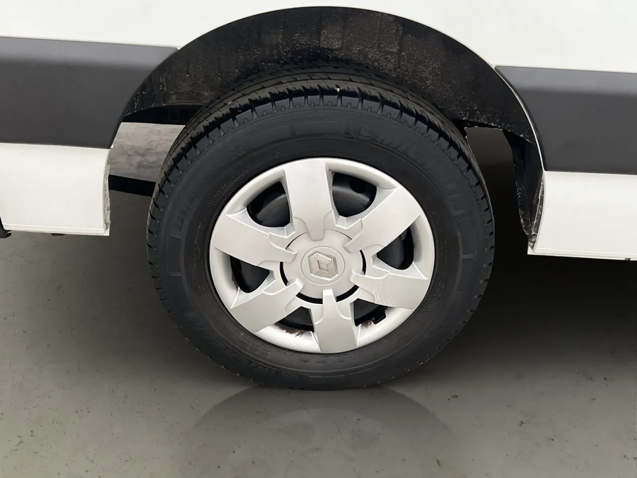 Vehicle image 28