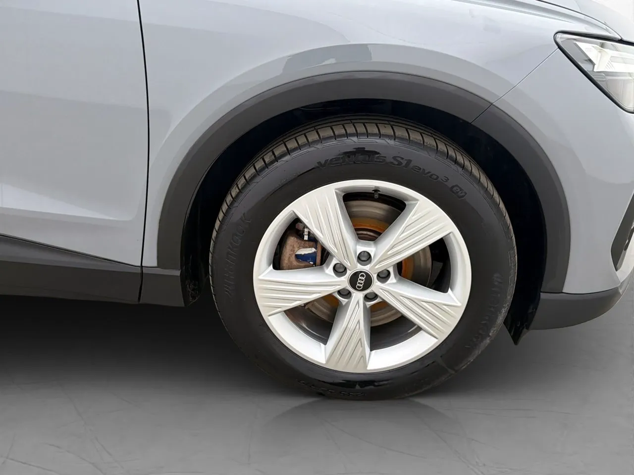 Vehicle image 30