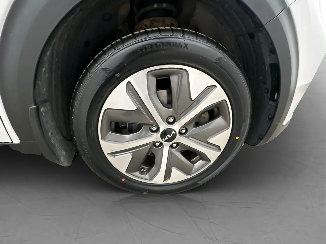 Vehicle image 33