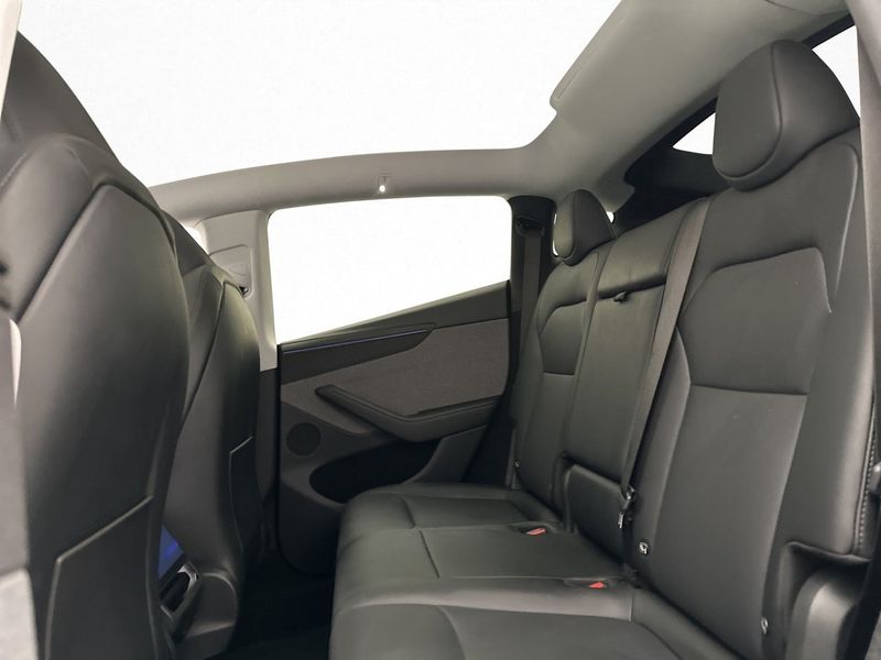 Tesla Model Y bild 31