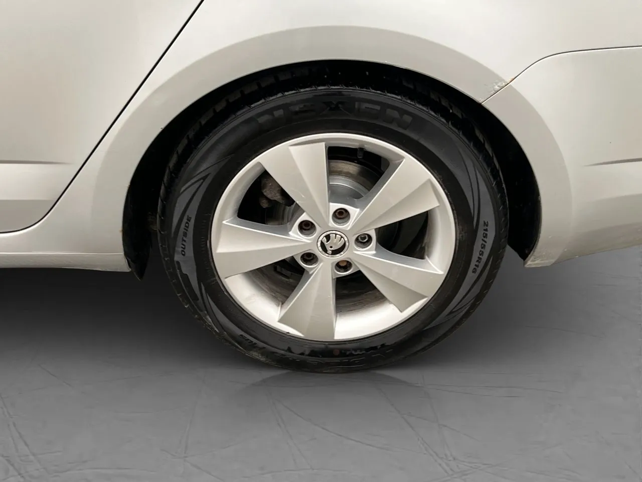 Vehicle image 25
