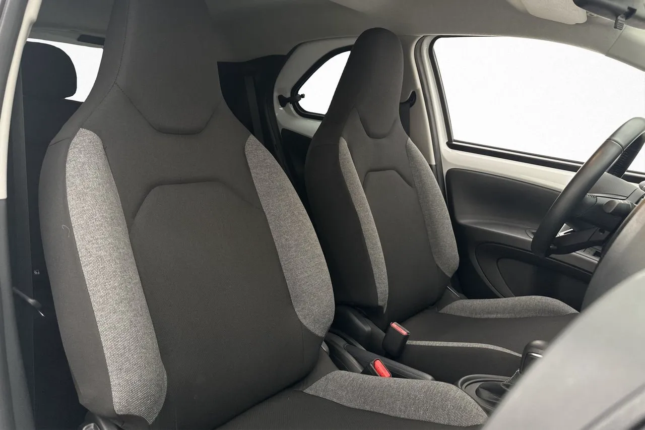 Vehicle image 18