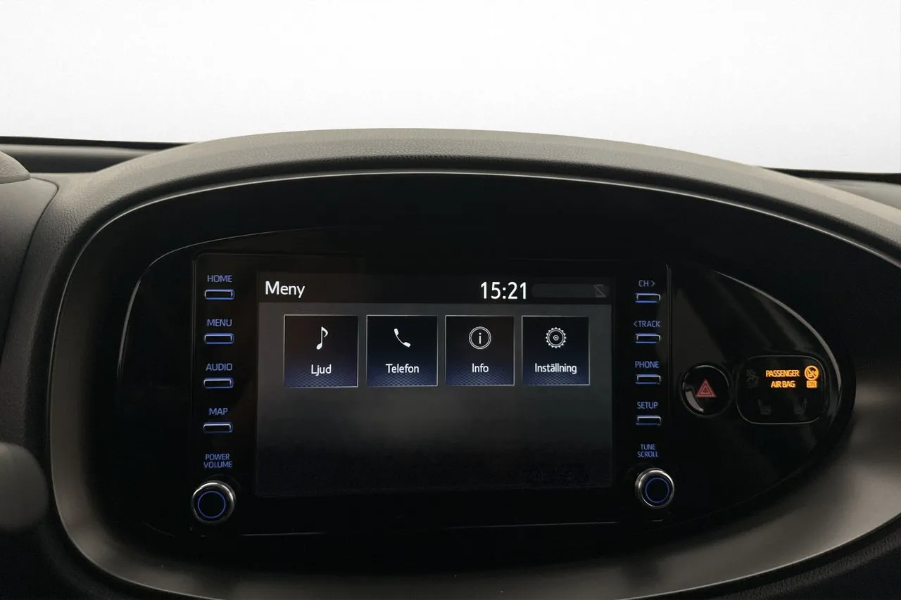 Vehicle image 15