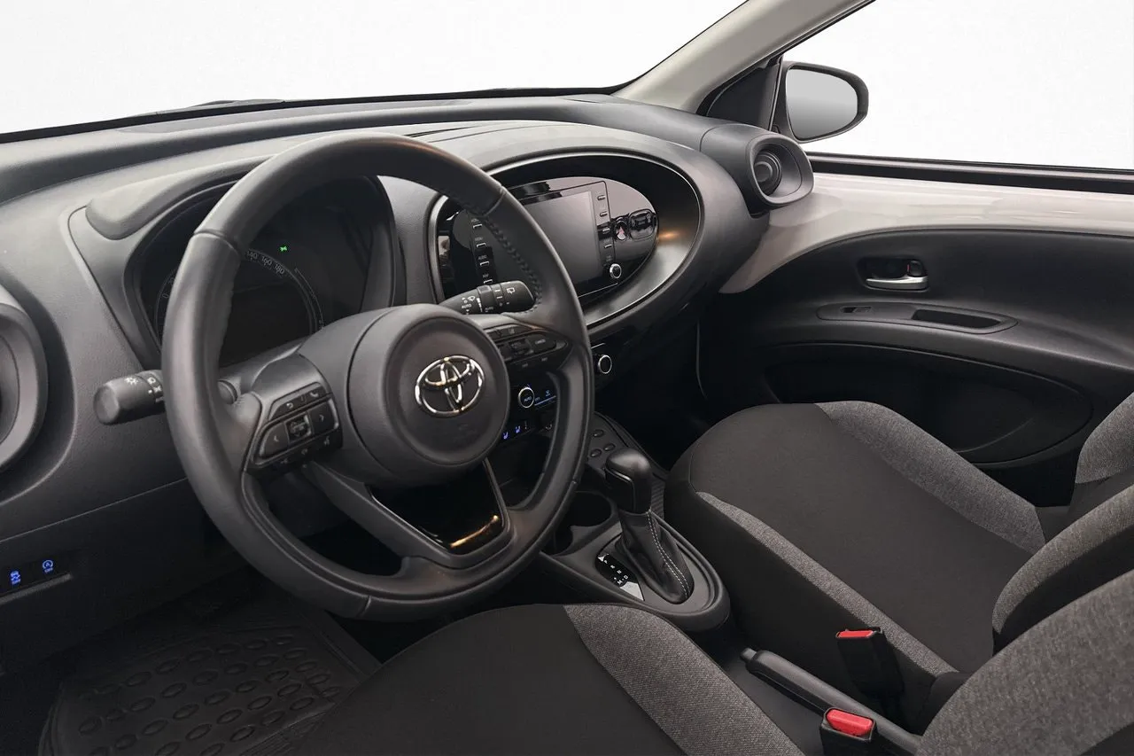 Vehicle image 7