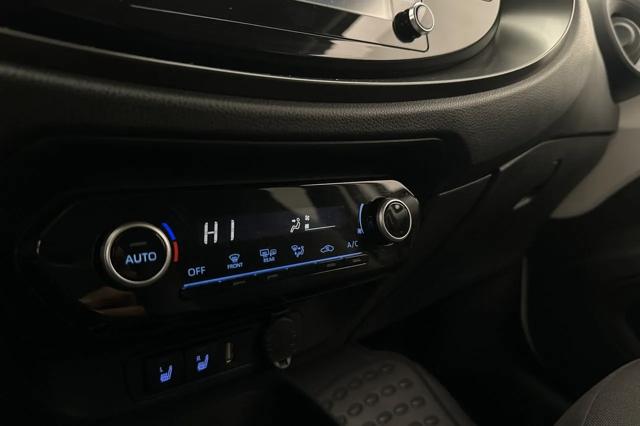 Vehicle image 16