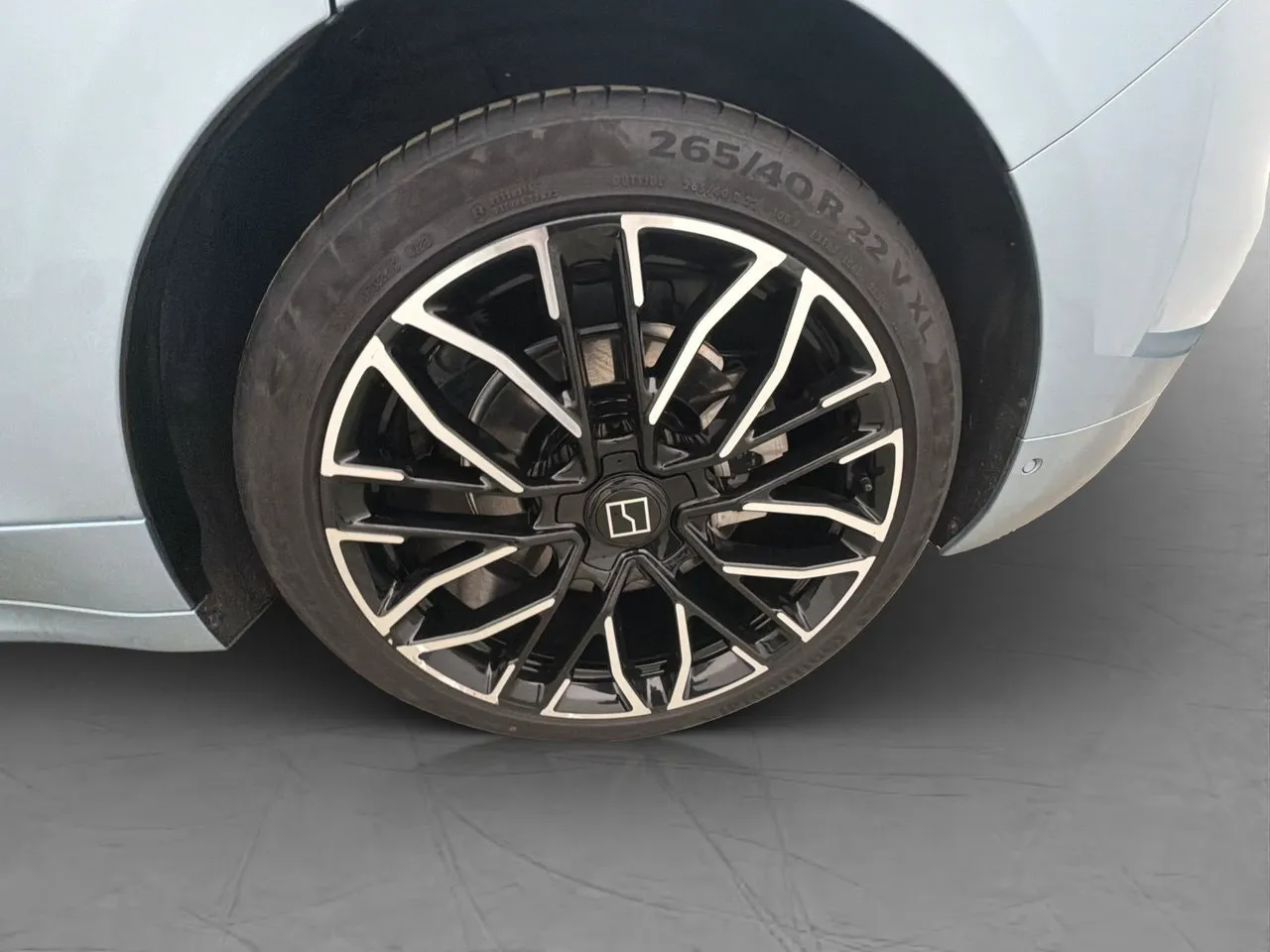 Vehicle image 32