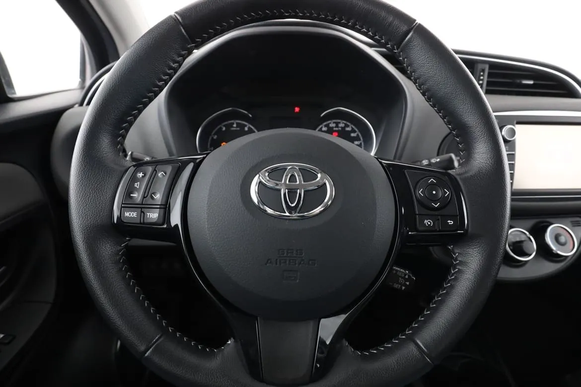 Vehicle image 18