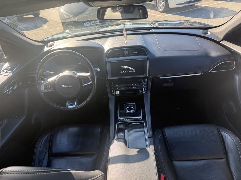 Jaguar F-Pace bild 9