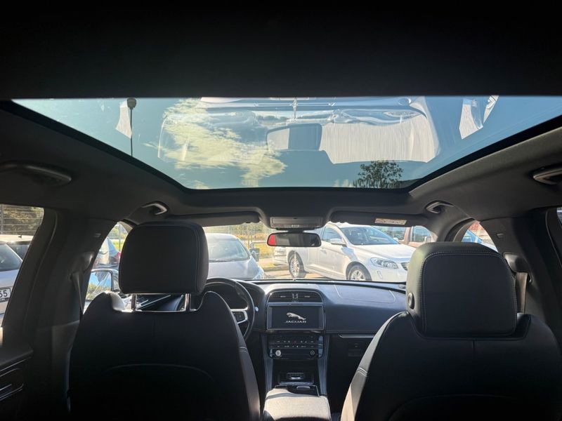 Jaguar F-Pace bild 10