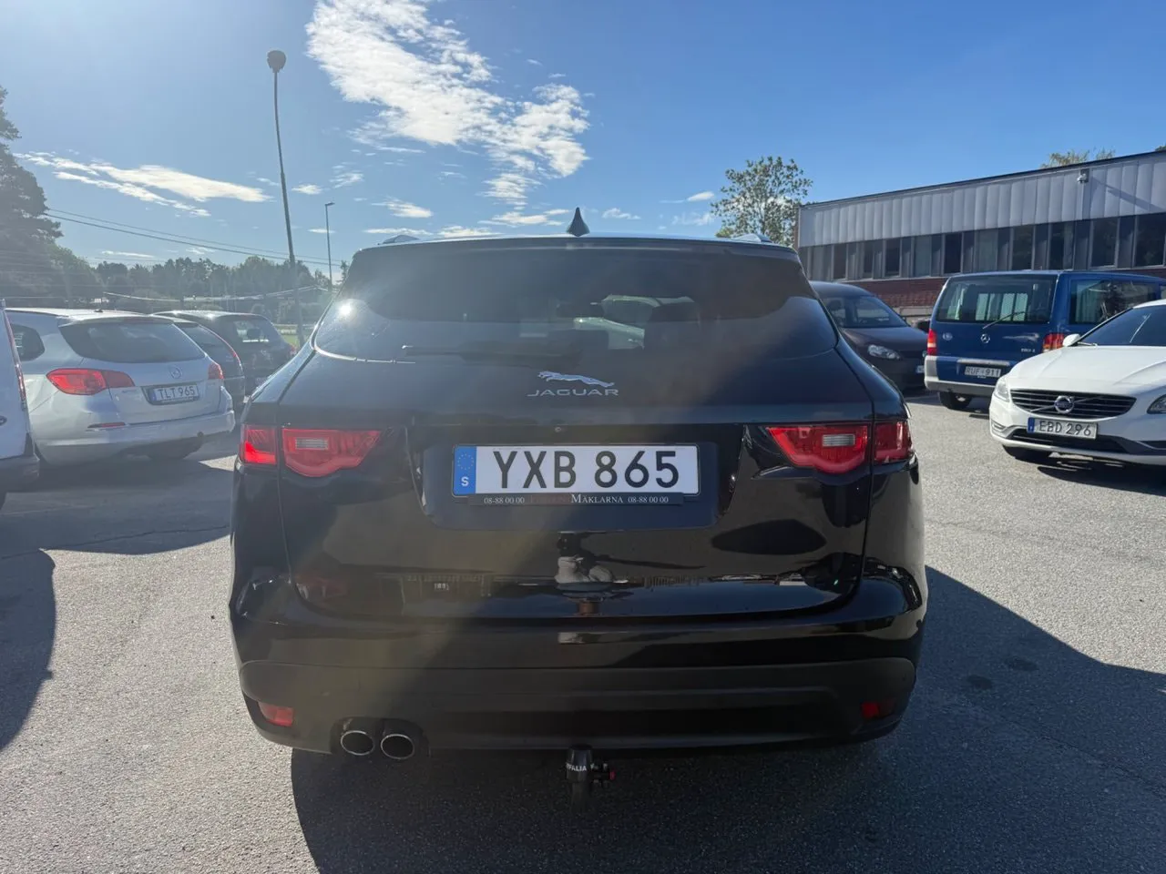 Vehicle image 6