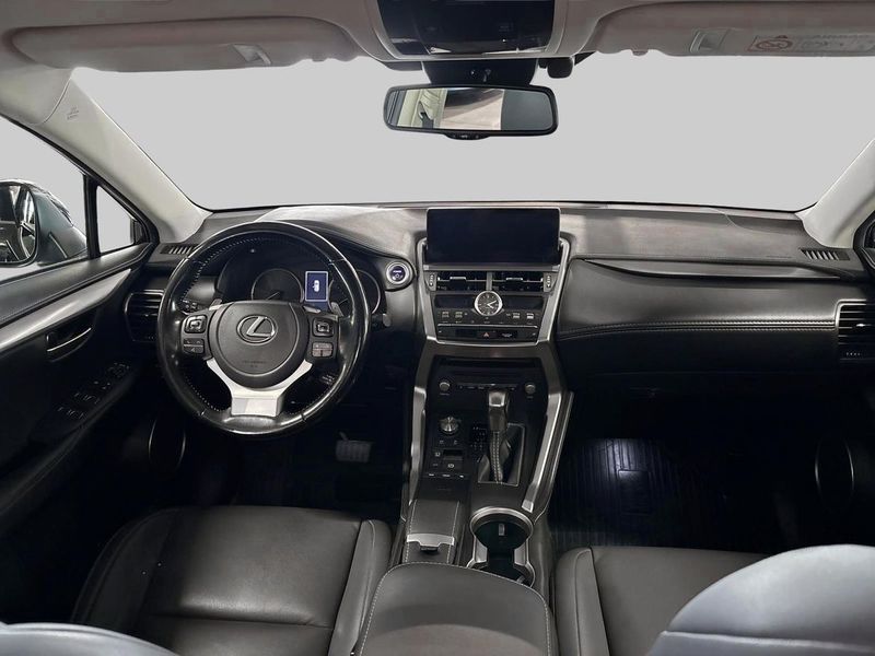 Lexus NX bild 11