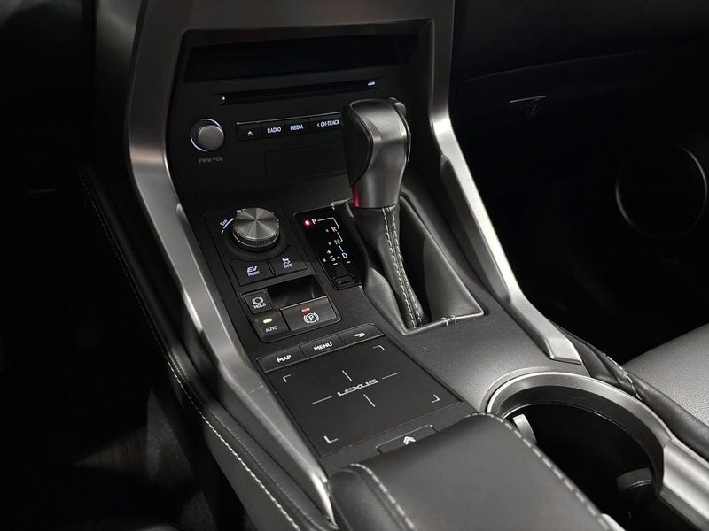 Lexus NX bild 17