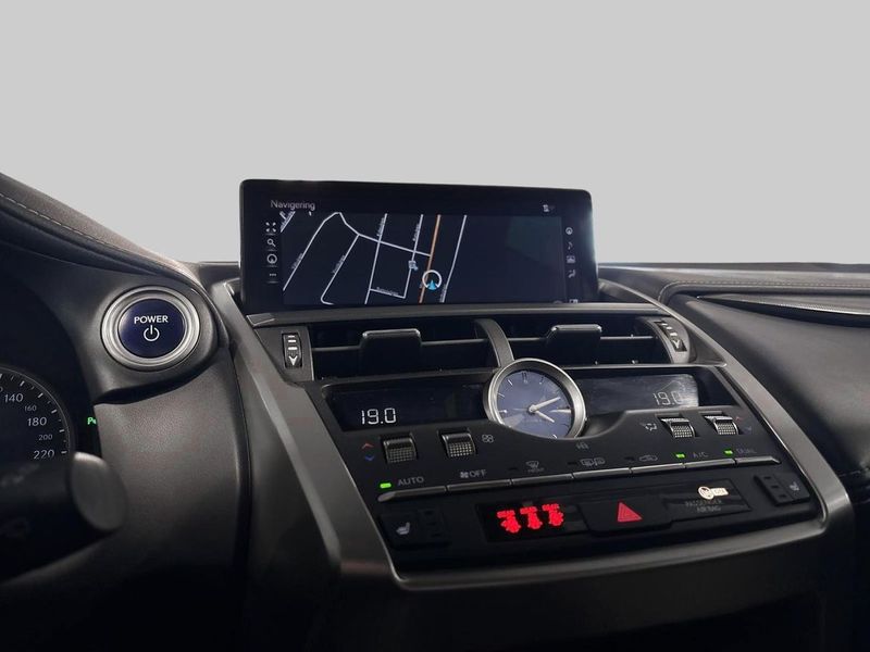 Lexus NX bild 15
