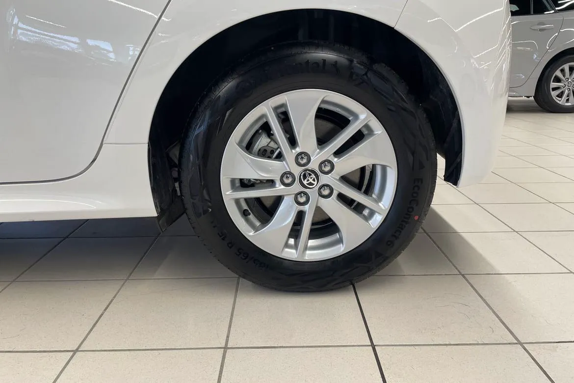 Vehicle image 16