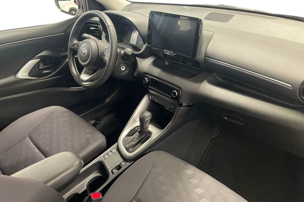 Vehicle image 6