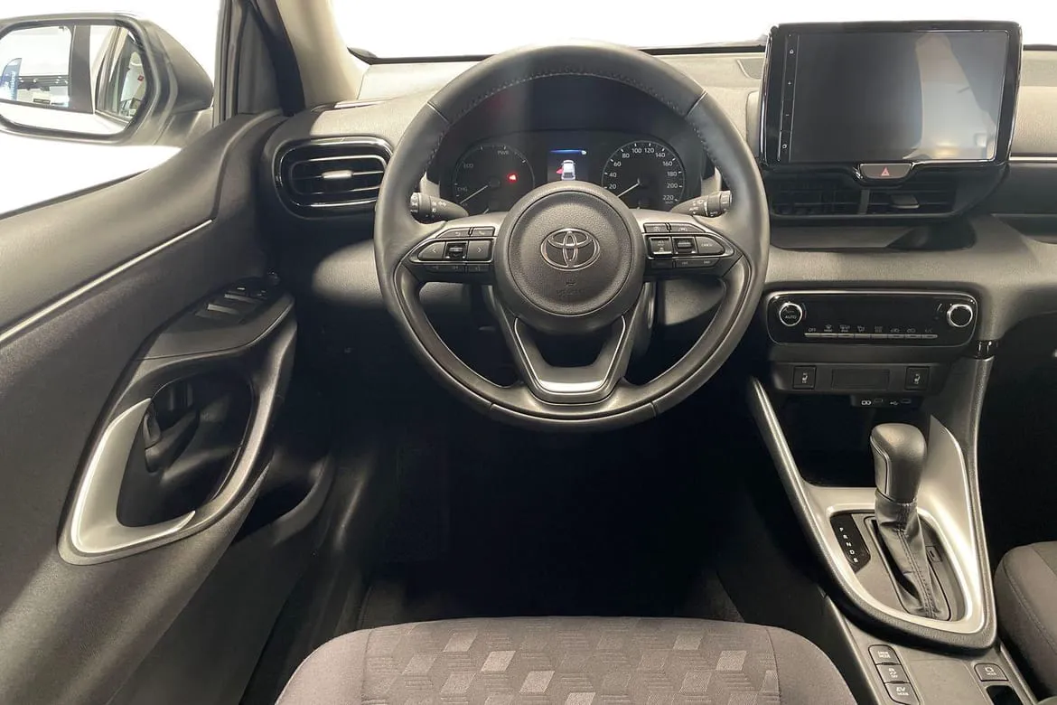 Vehicle image 10