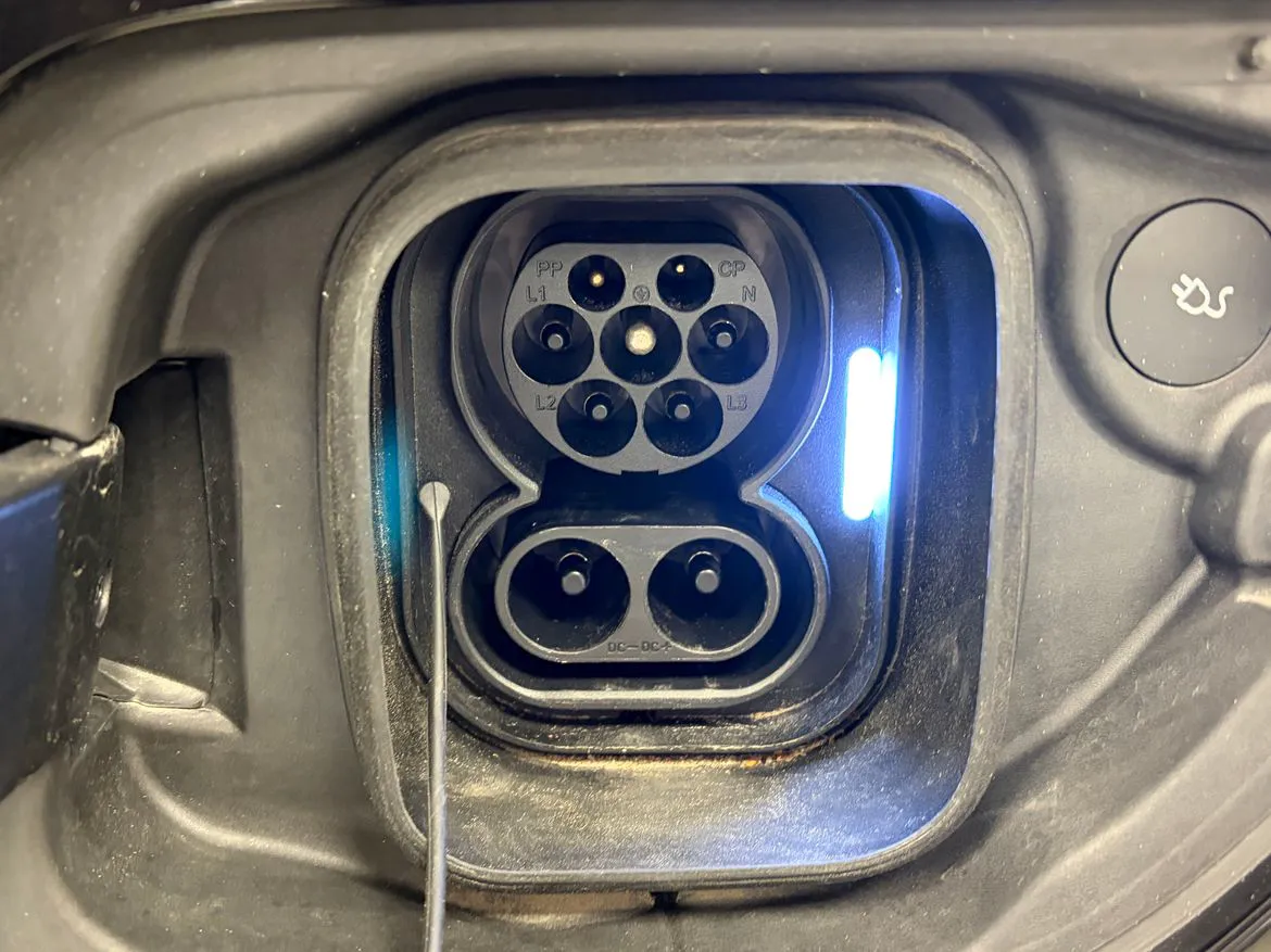 Vehicle image 18