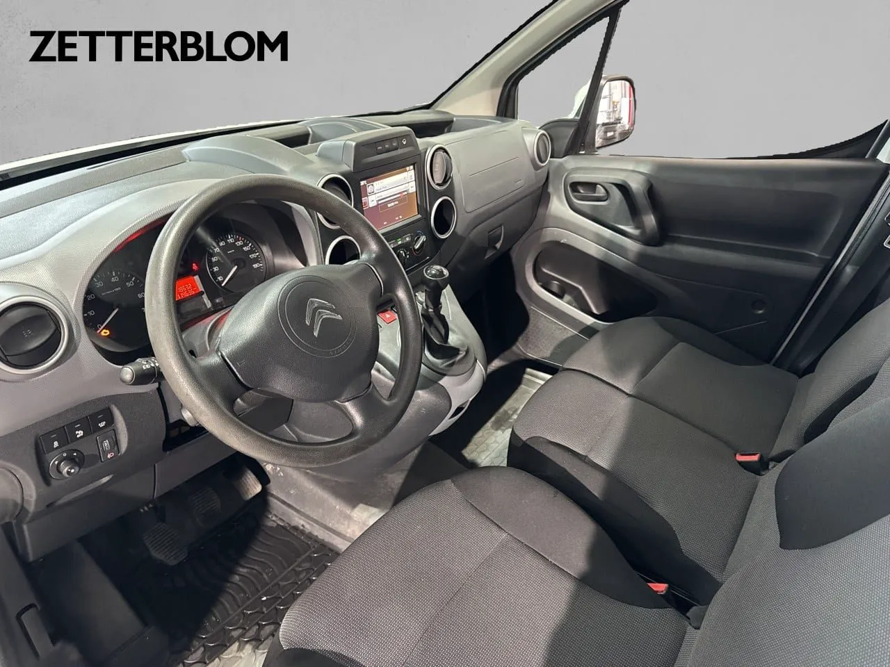 Vehicle image 7
