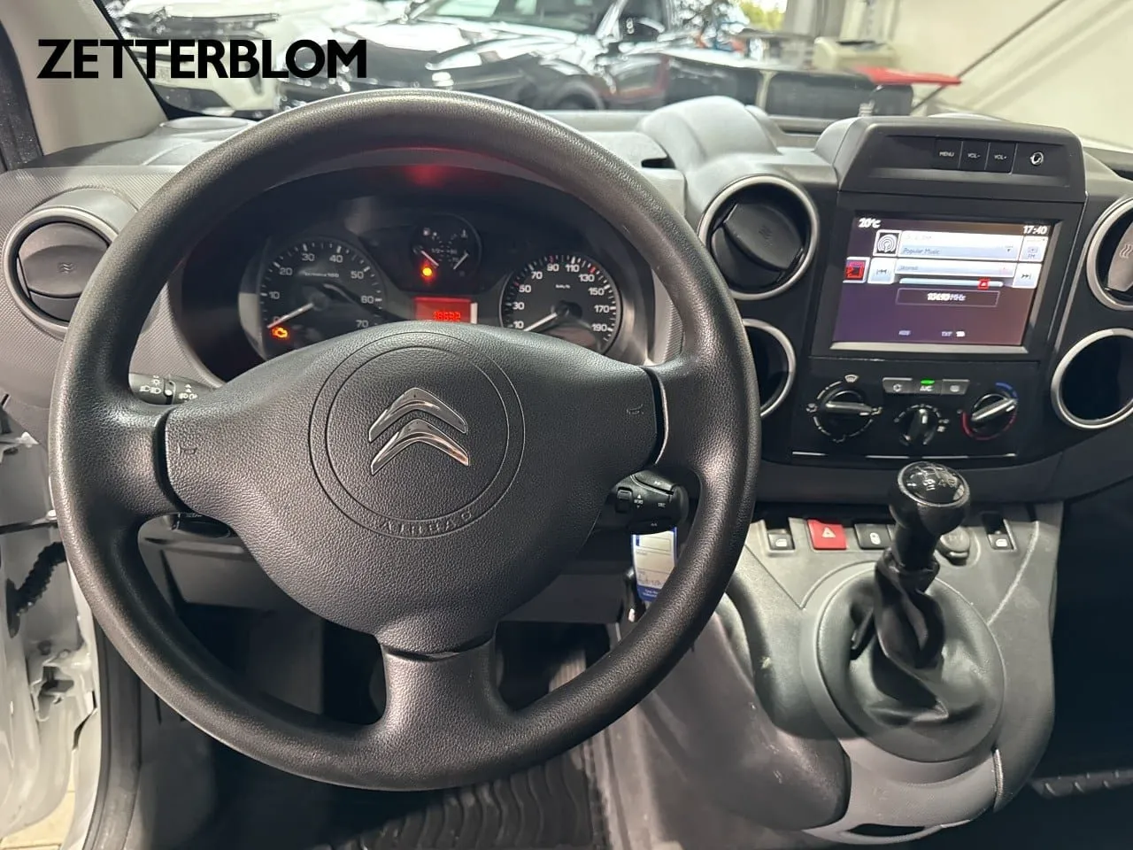 Vehicle image 11