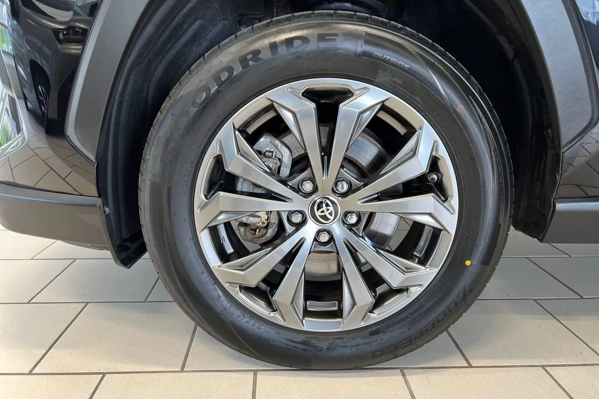 Vehicle image 14