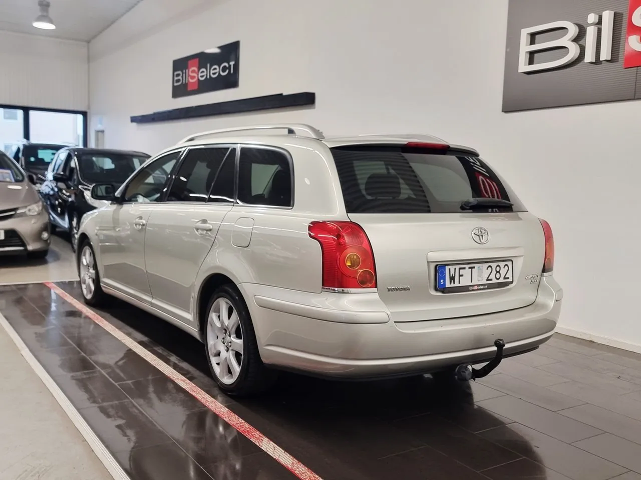 Vehicle image 14