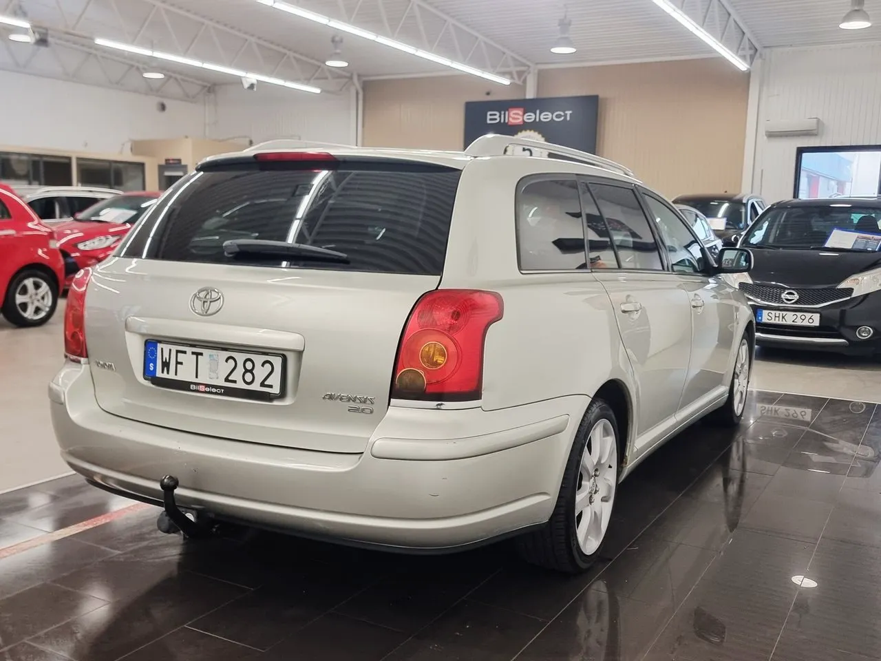 Vehicle image 15