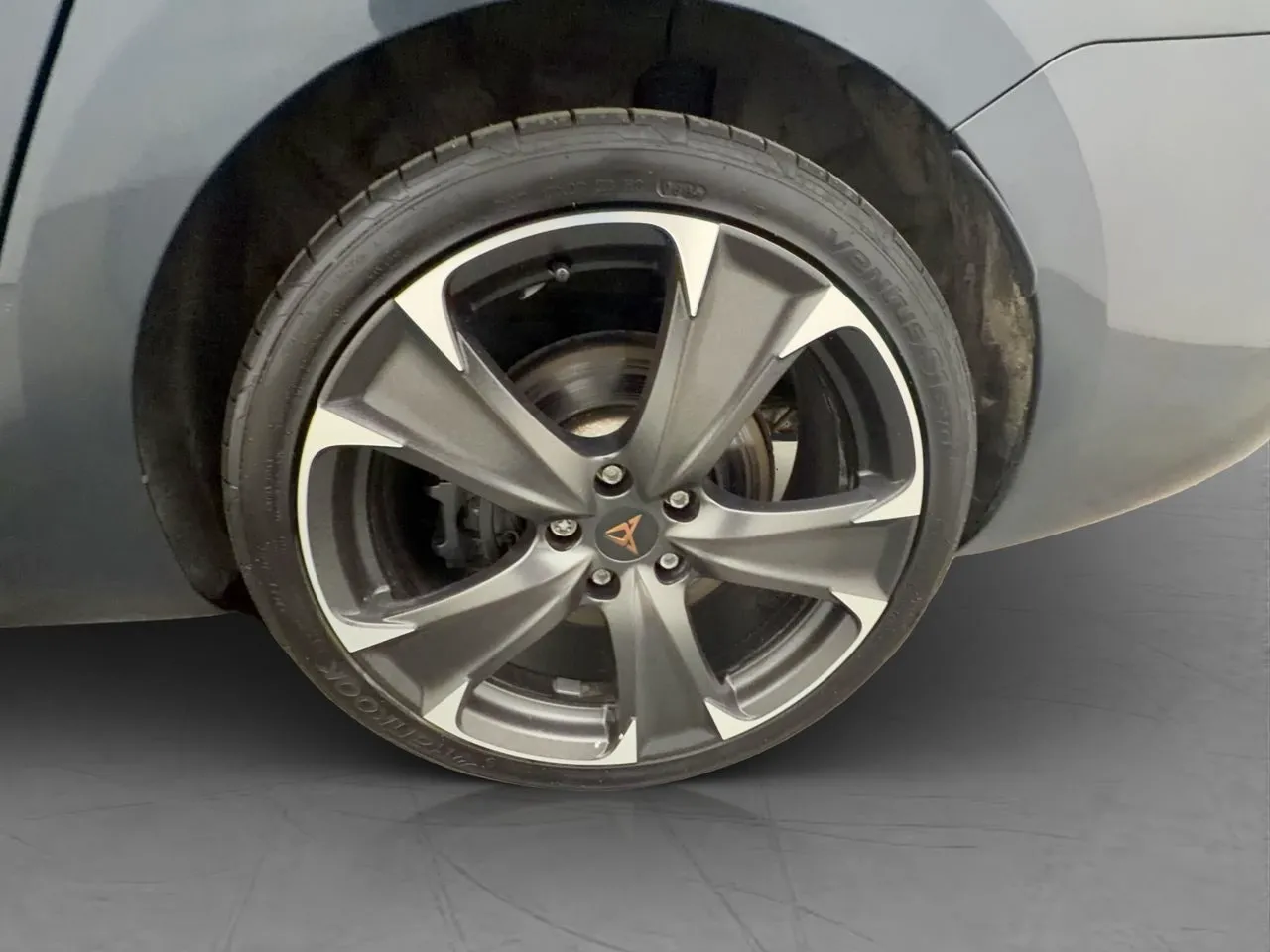 Vehicle image 30