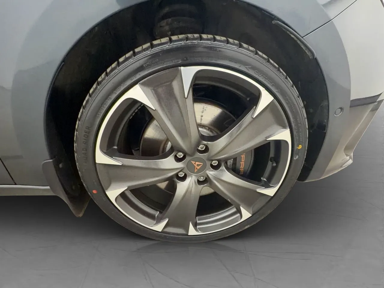 Vehicle image 32
