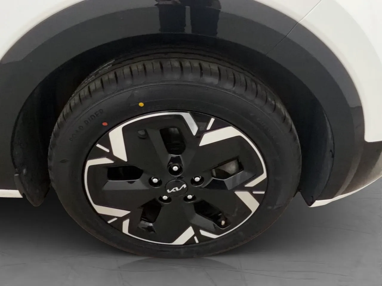 Vehicle image 35