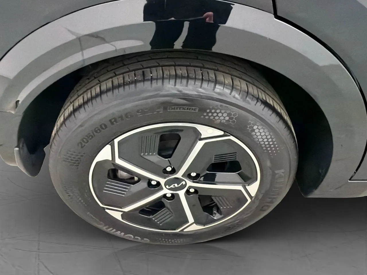 Vehicle image 35