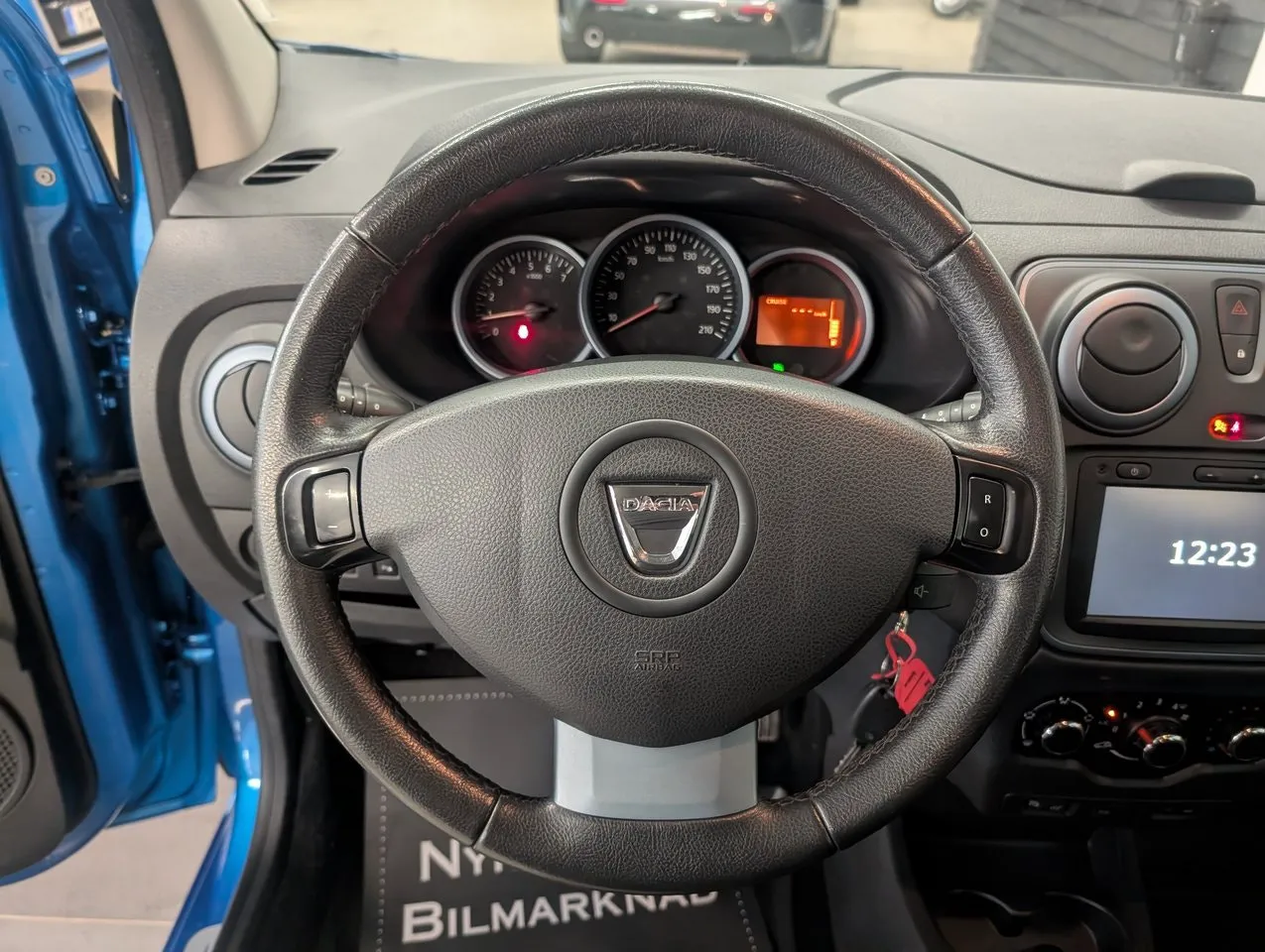 Vehicle image 11