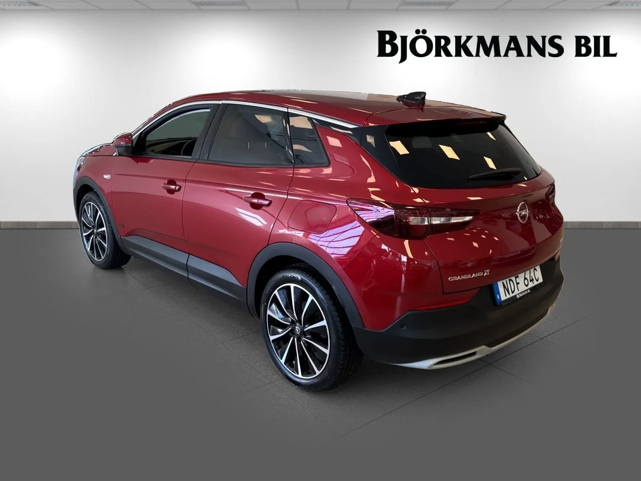 Vehicle image 5