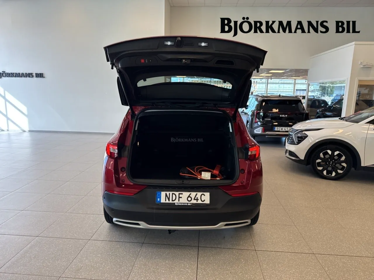 Vehicle image 13