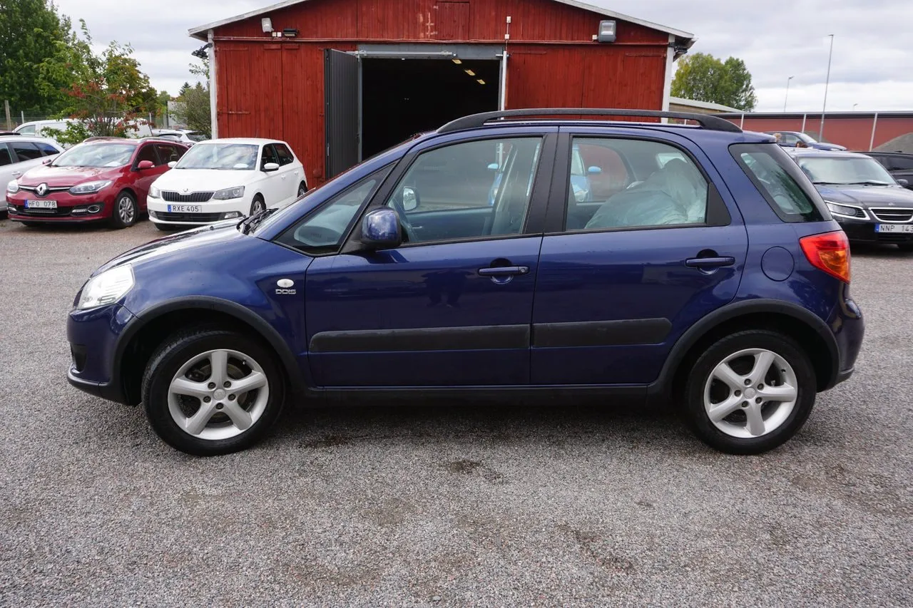 Vehicle image 3