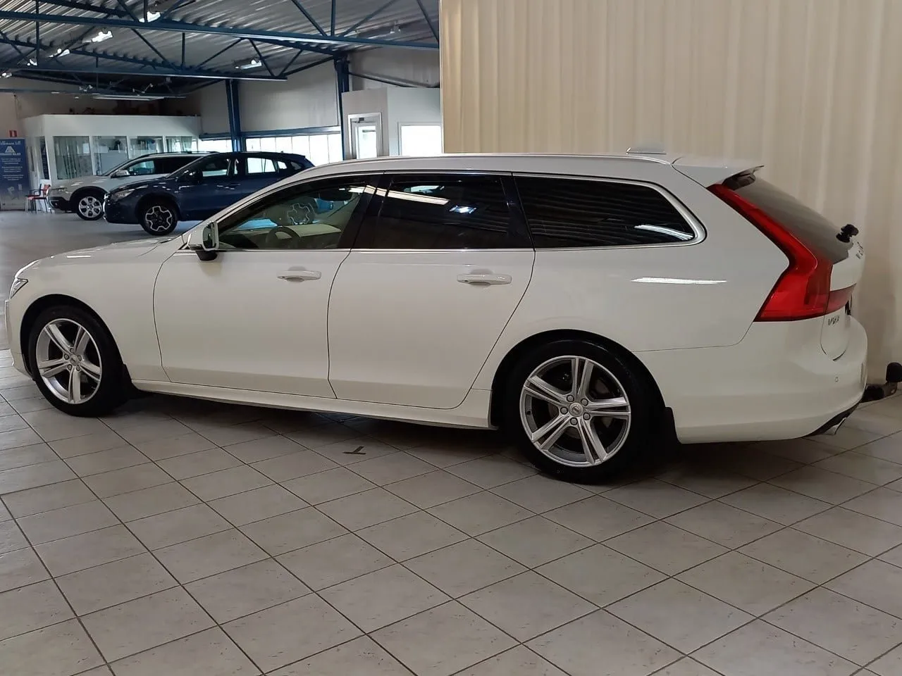 Vehicle image 9