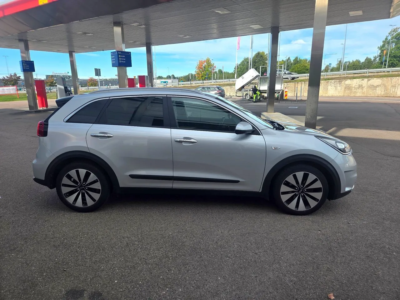 Vehicle image 9
