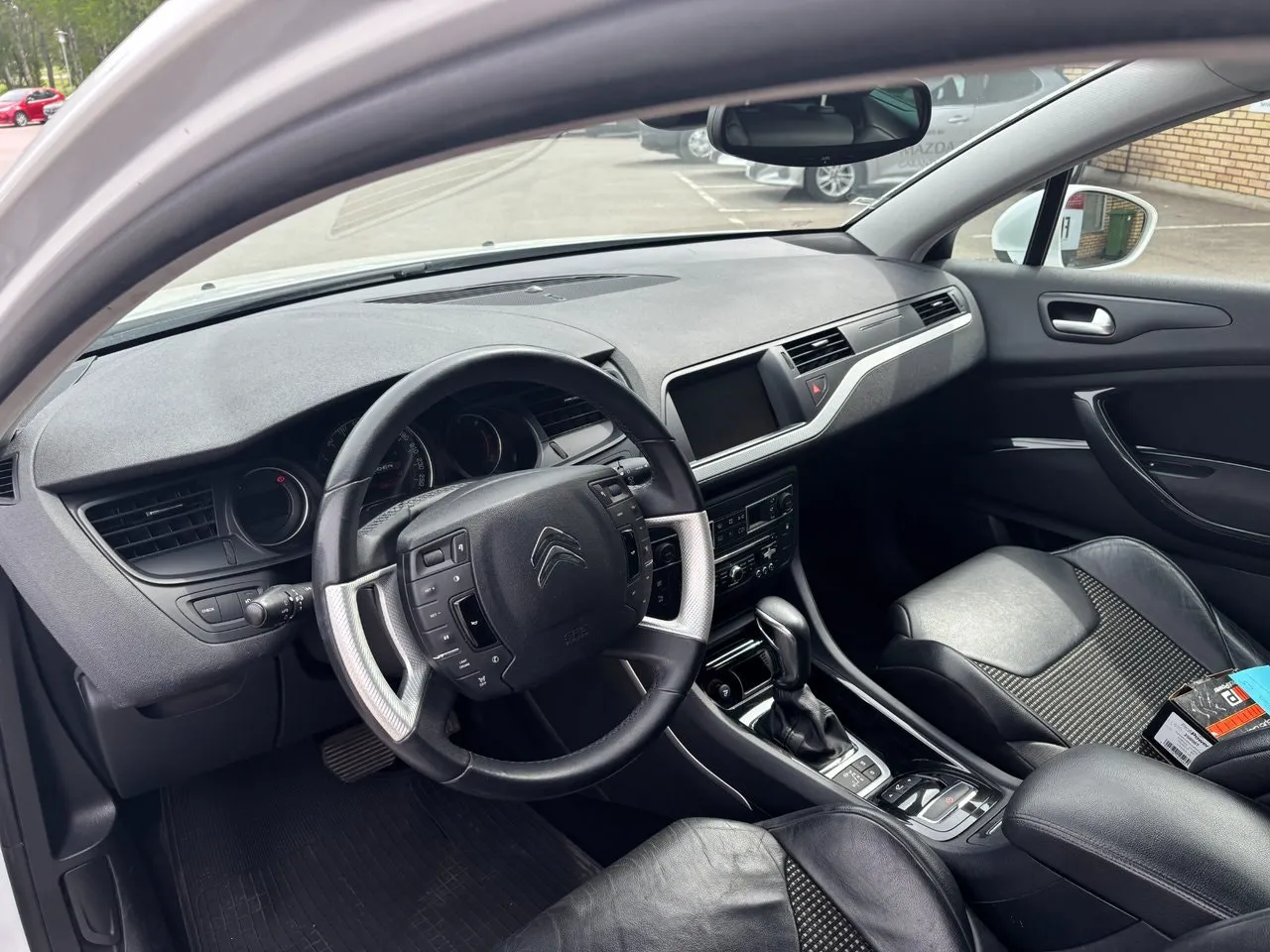 Vehicle image 11