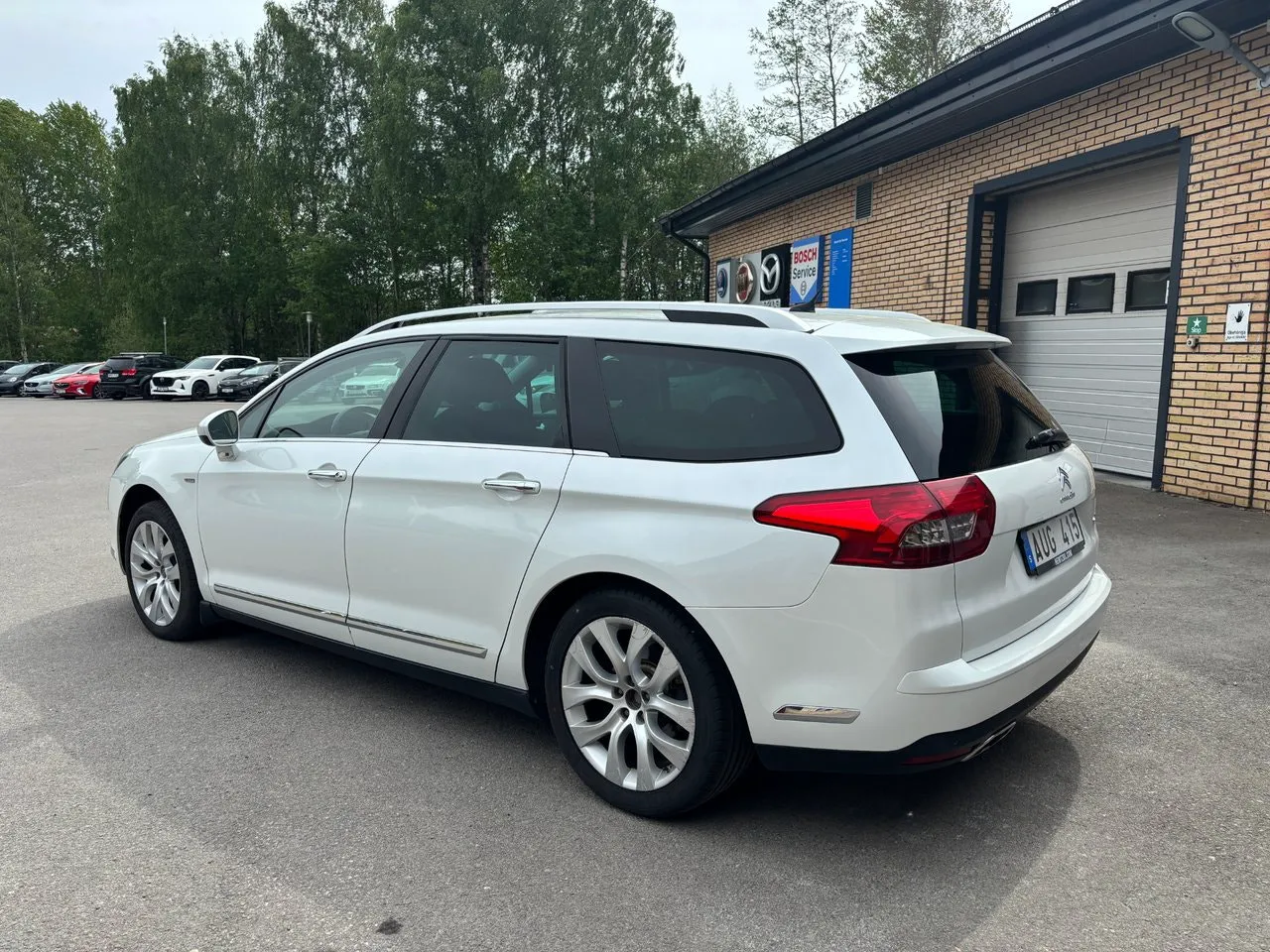 Vehicle image 3