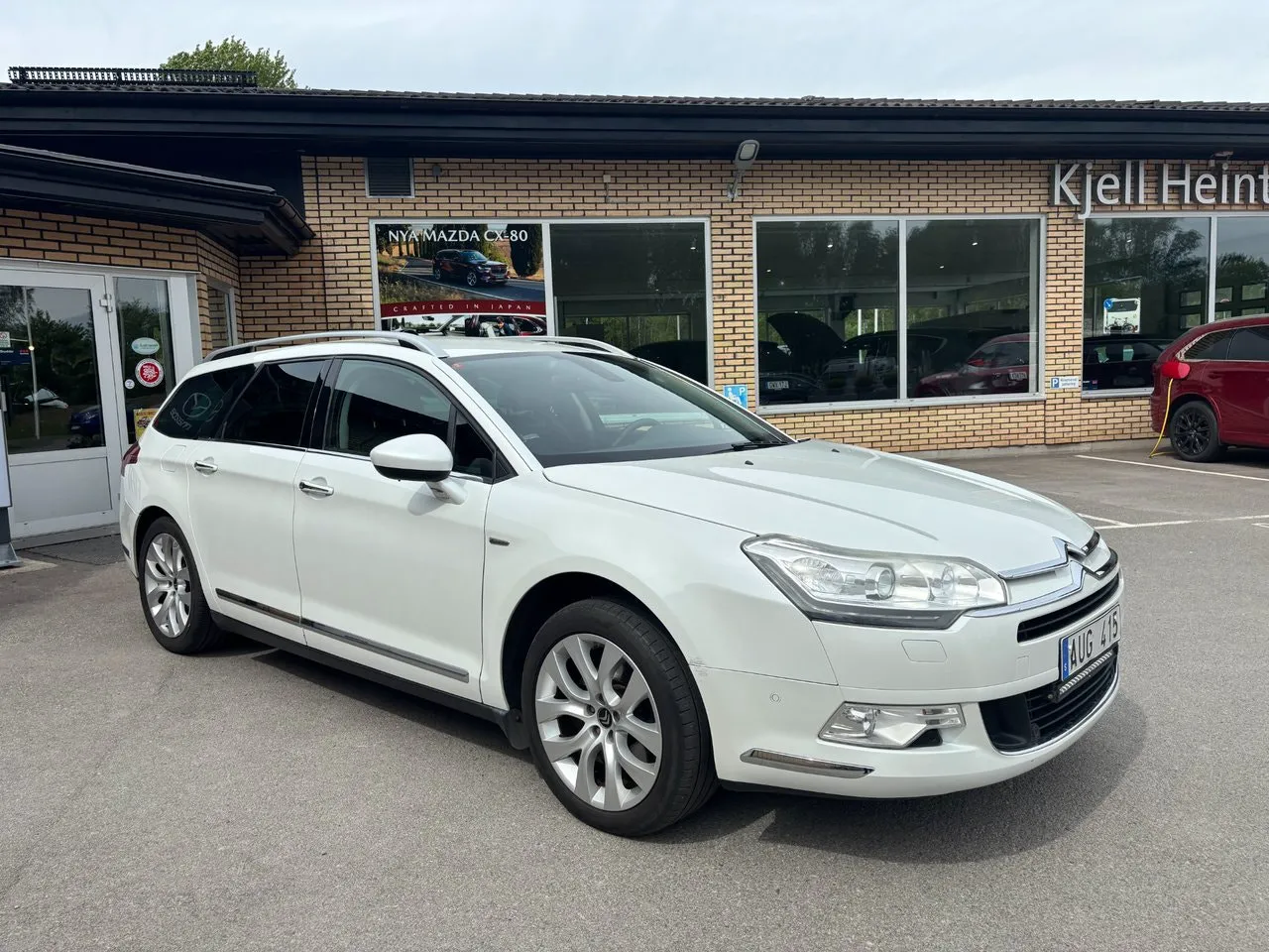 Vehicle image 7