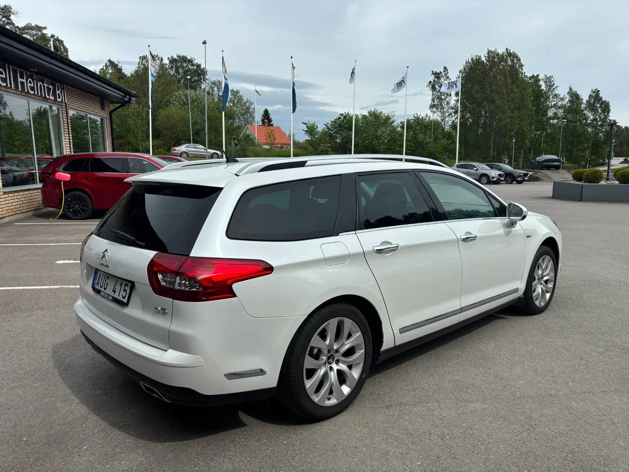 Vehicle image 5
