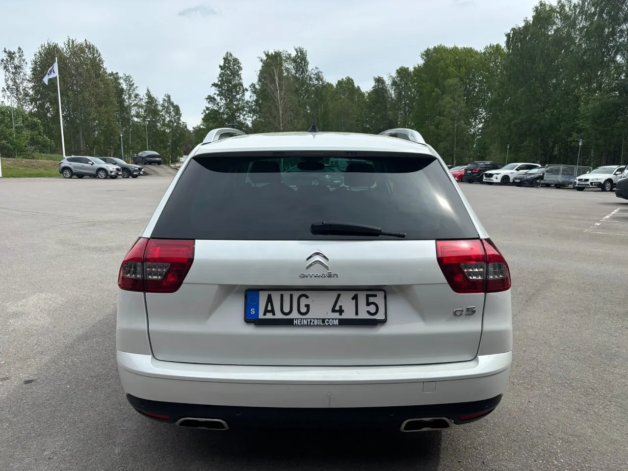 Vehicle image 4