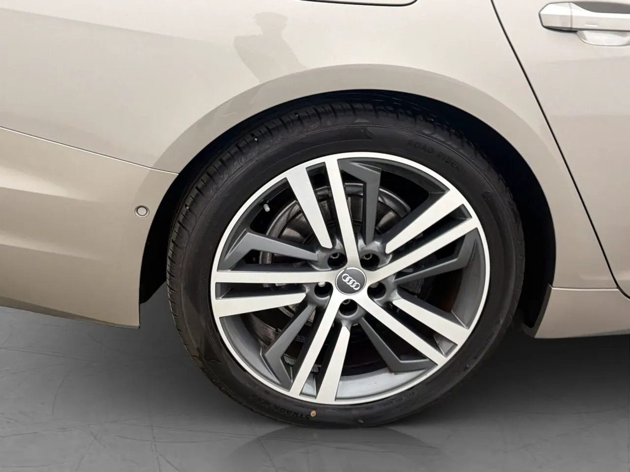 Vehicle image 30