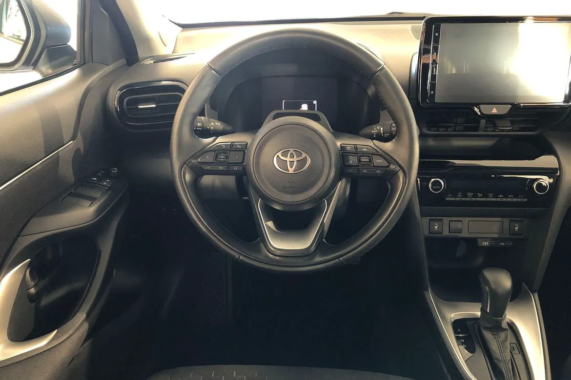 Vehicle image 10