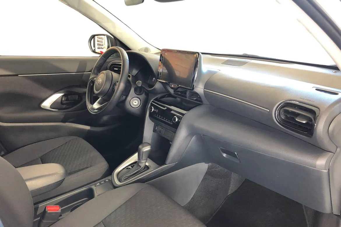 Vehicle image 6