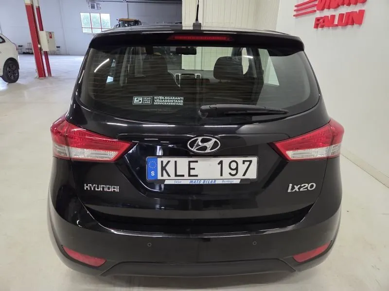 Vehicle image 6